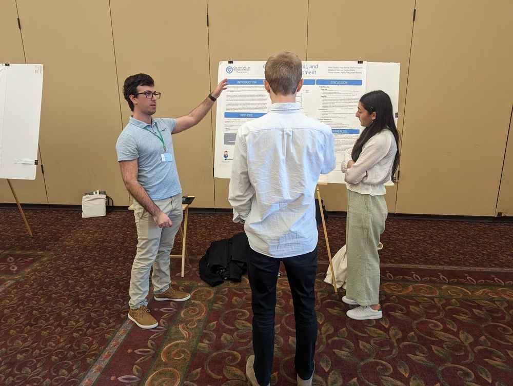Elias Ghazal & Mya Hanna presenting their research poster